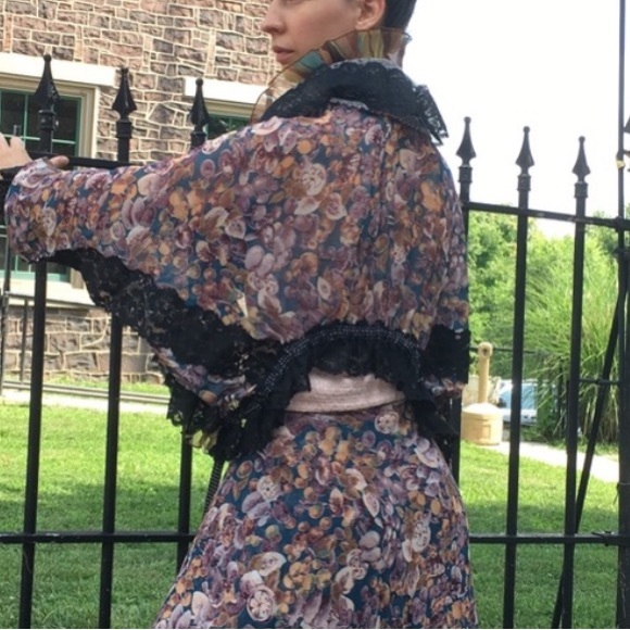 Koos Van den Akker cape like wrap - Picture 2 of 4